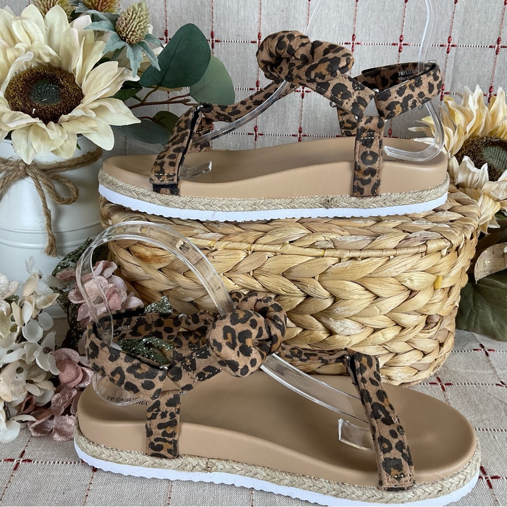 Treasure & Bond “Eliza” Leopard Print Strappy Sandals Girls Sz 5 Contour Footbed - Picture 2 of 5